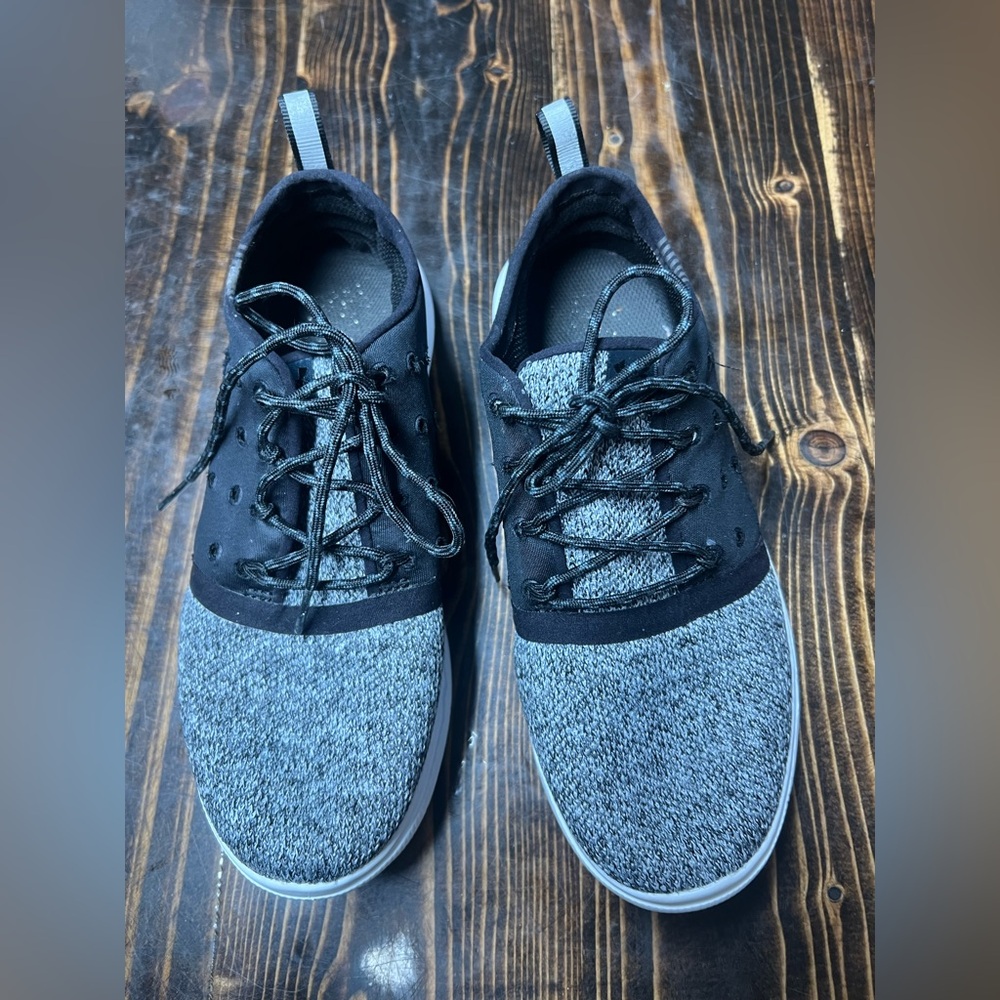Under Armour Women's Charged 24/7 Low sneakers 7.5